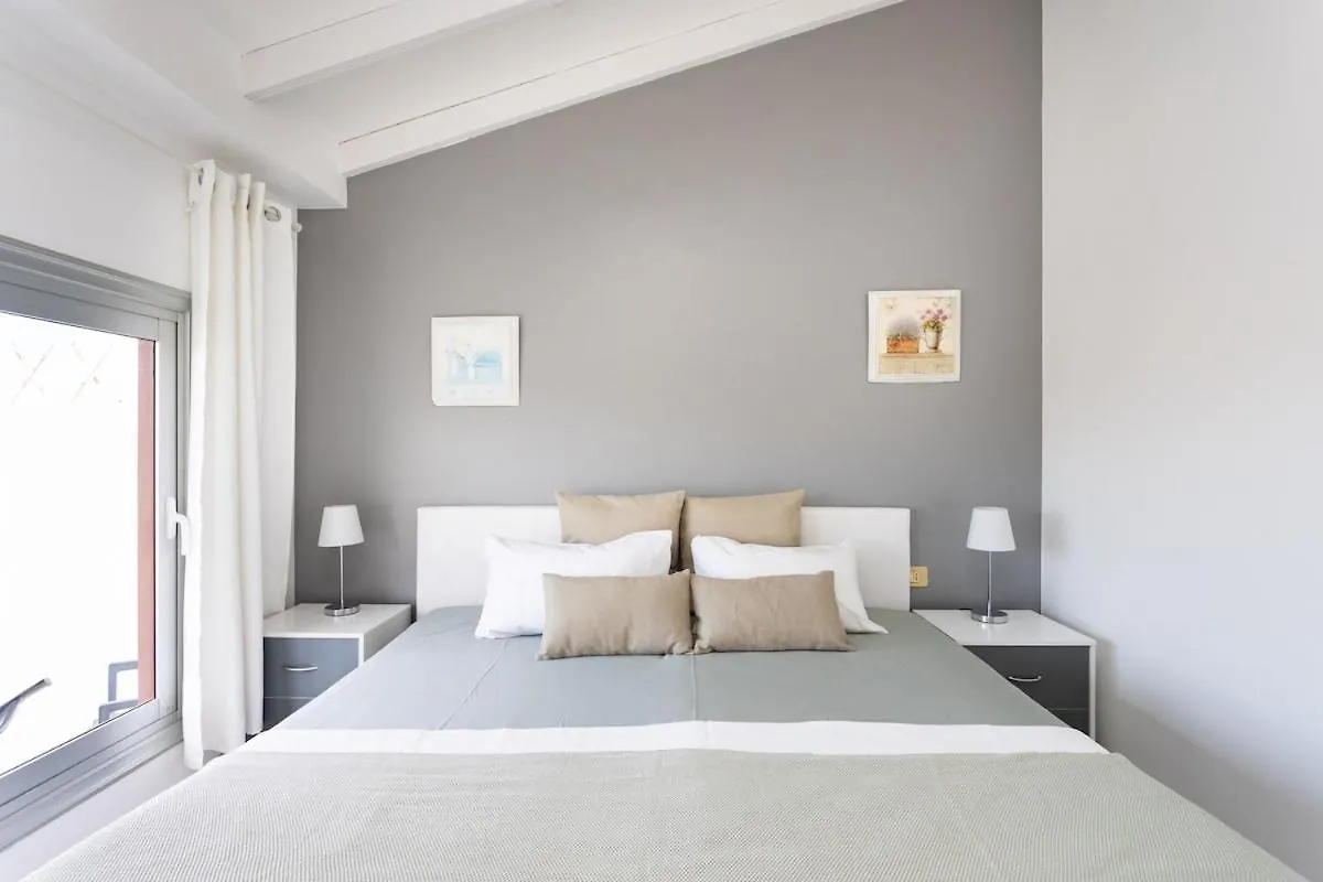 아데제 Bright & Elegant Duplex With Terrace And Pool, Just Steps From Puerto Colon 아파트